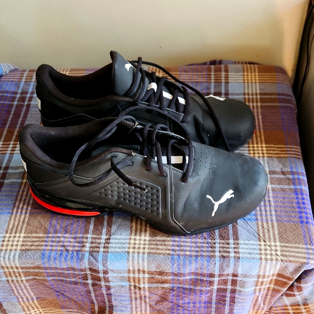Mens Puma Viz Runner Sneakers-- Black with Red bottom